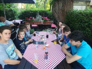 60892048_2397776043620183_4323257725887709184_o